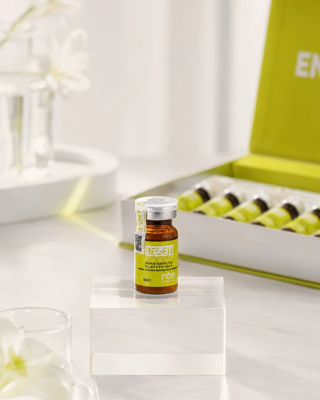Lọ BEGEN ENJU STEM CELL · 5 ml/lọ trên bục trong suốt cùng hộp lớn